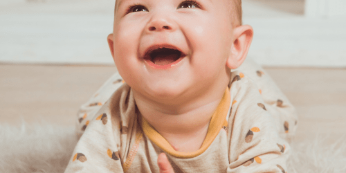 Bébé bouquine à Martigné-Ferchaud